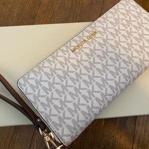 Michael Kors Logo Large Continental Wallet in Vanilla NWT